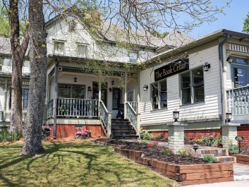Book enthusiast will definitly want to visit this book store in Olde Town Conyers. Located inside a charming Victorian house.