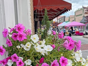 Come check out our annual Taste of Spring Festival to browse over 100 vendors, listen to local musicians, local dining, and plenty of kids activities!