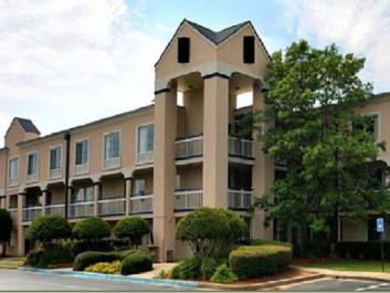 Norcross Inn and Suites Entrance