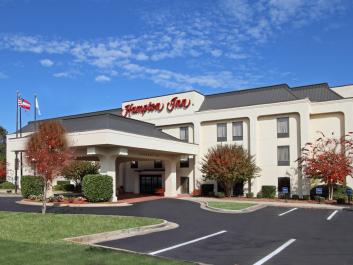 Welcome to the Hampton Inn Madison hotel.