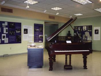 Piano in Museum