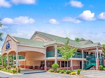 Days Inn & Suites Peachtree City
