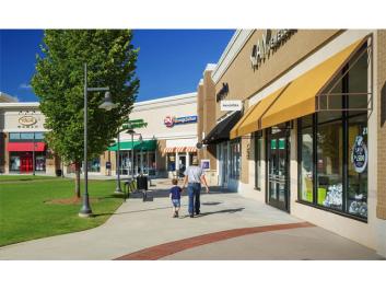 The Shoppes at River Crossing