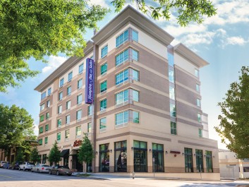 Hampton Inn & Suites