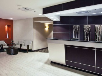 DoubleTree Savannah Airport lobby