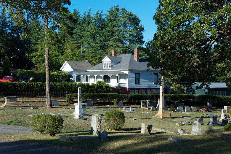 Oconee Hill Cemetery