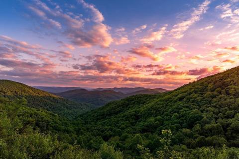Hogpen Gap on the Russell-Brasstown Scenic Byway. Photo by @trevorjonesphoto