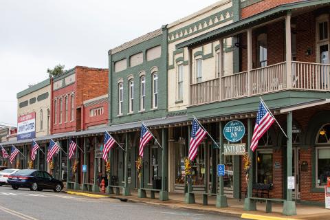 Downtown Plains, Georgia. Photo by @benjamingalland