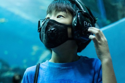 Child at the Georgia Aquarium in Atlanta