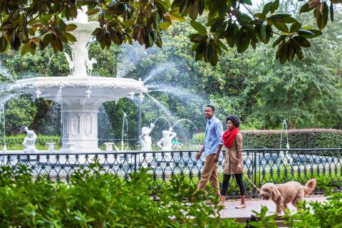 Couple strolling in Forsyth Park in Savannah, Georgia