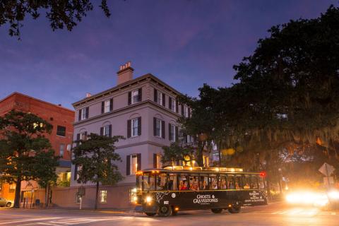 Ghosts & Gravestones trolley tour in Savannah, Georgia