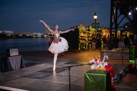 Ballet dancer on River Street in Savannah for Christmas on the River