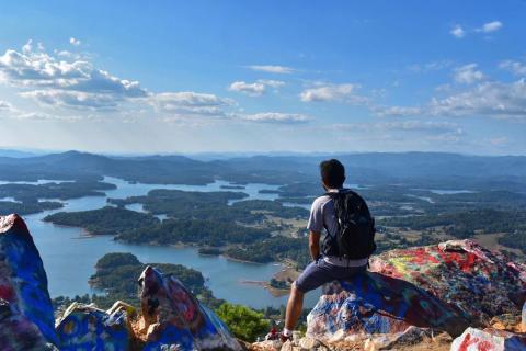 View from Bell Mountain in Hiawassee, Georgia. Photo by @teja_mein_hu