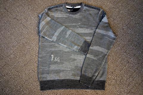 Jon Bernthal's Sweater from "The Accountant
