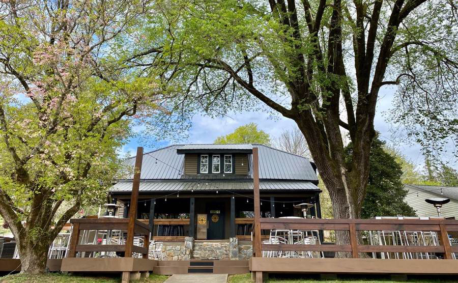 Outdoor dining at The Dogwood in Blue Ridge, Georgia
